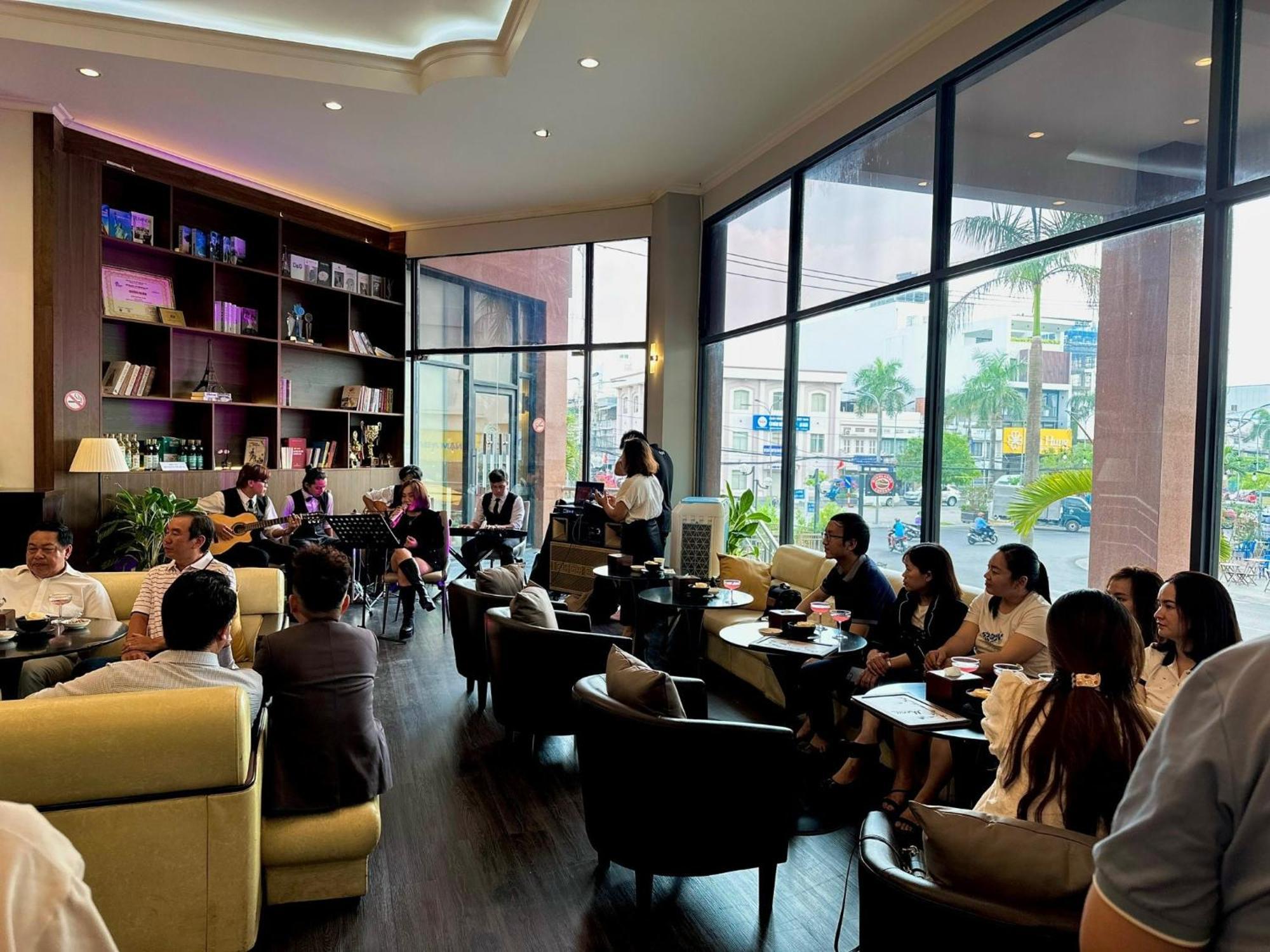 Dong Xuyen Hotel Лонгсюен Экстерьер фото